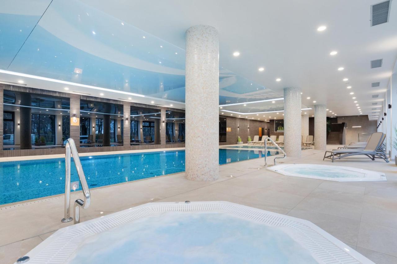 Luxurious Apartment Nadmorskie Tarasy Kolobrzeg By Renters Prestige Exteriör bild